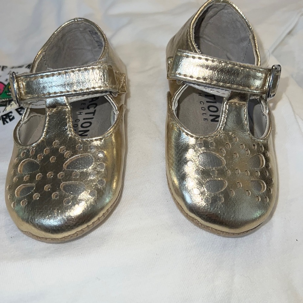 Kenneth Cole Reaction Gold baby shoes size 3